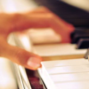 韩国美女互摸对方的乳头视频
