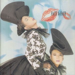 韩国美女互摸对方的乳头视频
